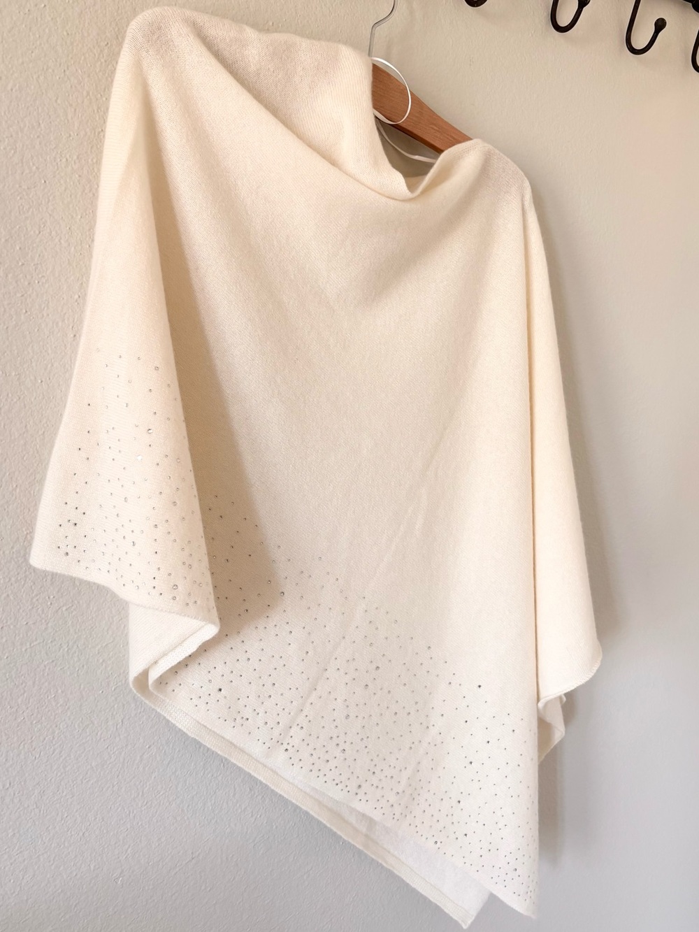 NWOT Rachel Zoe 100% Cashmere Rhinestone Embellished Poncho Wrap - Ivory / OS